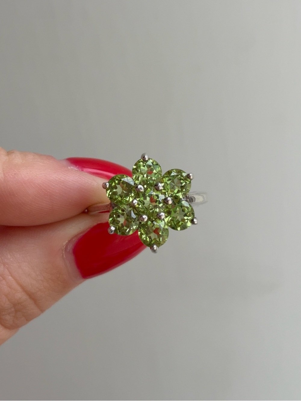 Sterling Silver Genuine Peridot Gemstone Green Flower Cluster Cocktail Ring - Picture 4 of 9